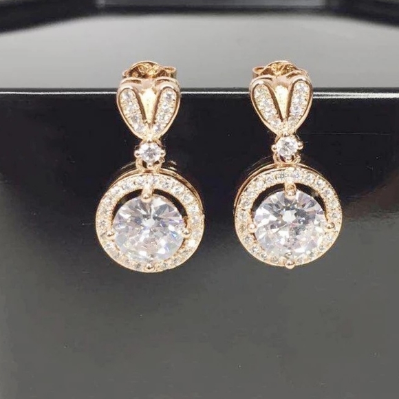 🌹 New Gold Heart Studs with Round CZ Earrings - Picture 4 of 4